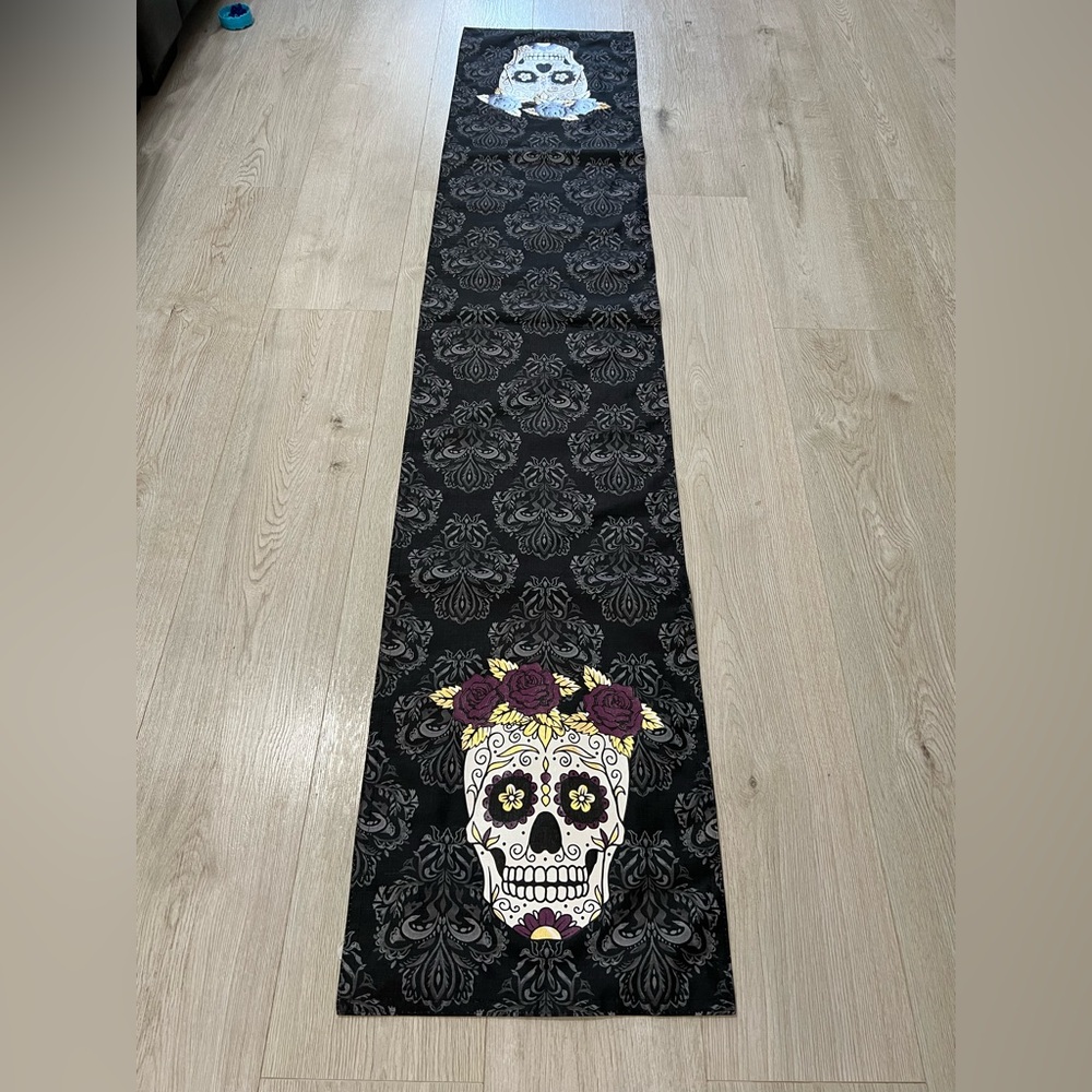 Table Runner - Picture 2 of 5